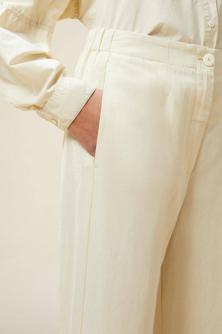 Pomandere Pantalone con gamba leggermente ampia Convenienza
