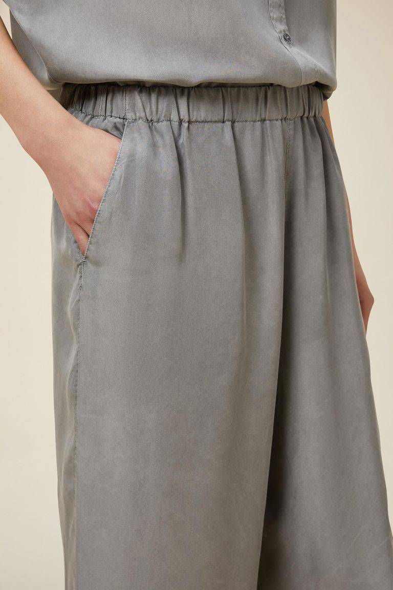 Pomandere Pantalone ampio con elastico in vita, tinto naturalmente Novità
