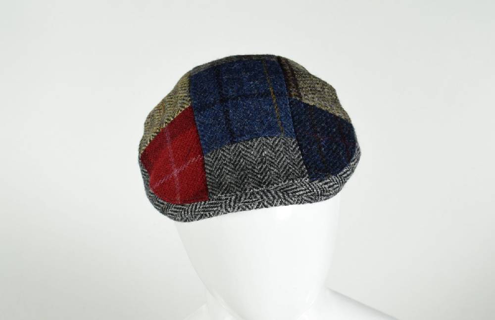 Panizza Berretto panizza a patchwork in lana harris tweed Convenienza