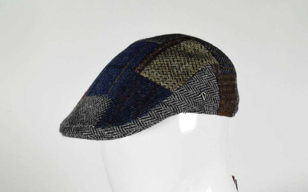 Panizza Berretto panizza a patchwork in lana harris tweed Convenienza