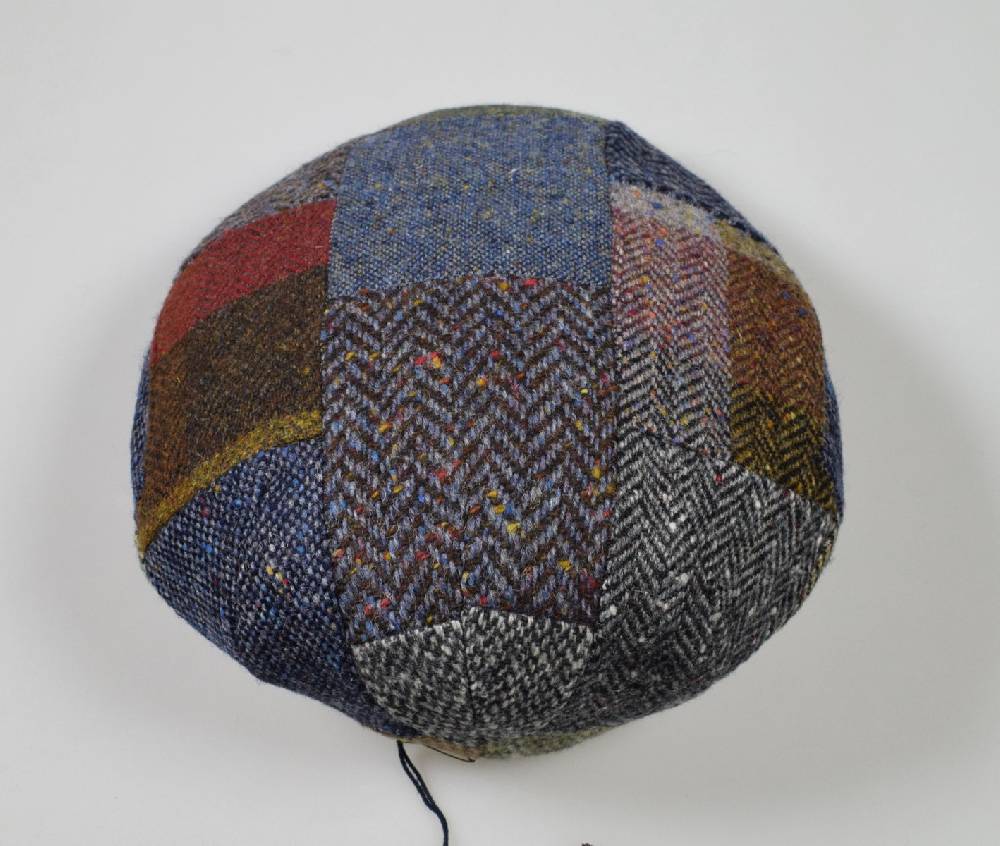 Panizza Berretto panizza blu a patchwork in lana donegal tweed Saldi