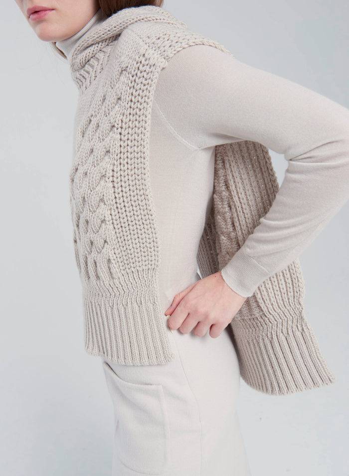 Lorena Antoniazzi GILET IN MAGLIA A TRECCIA SCOLPITA 2025
