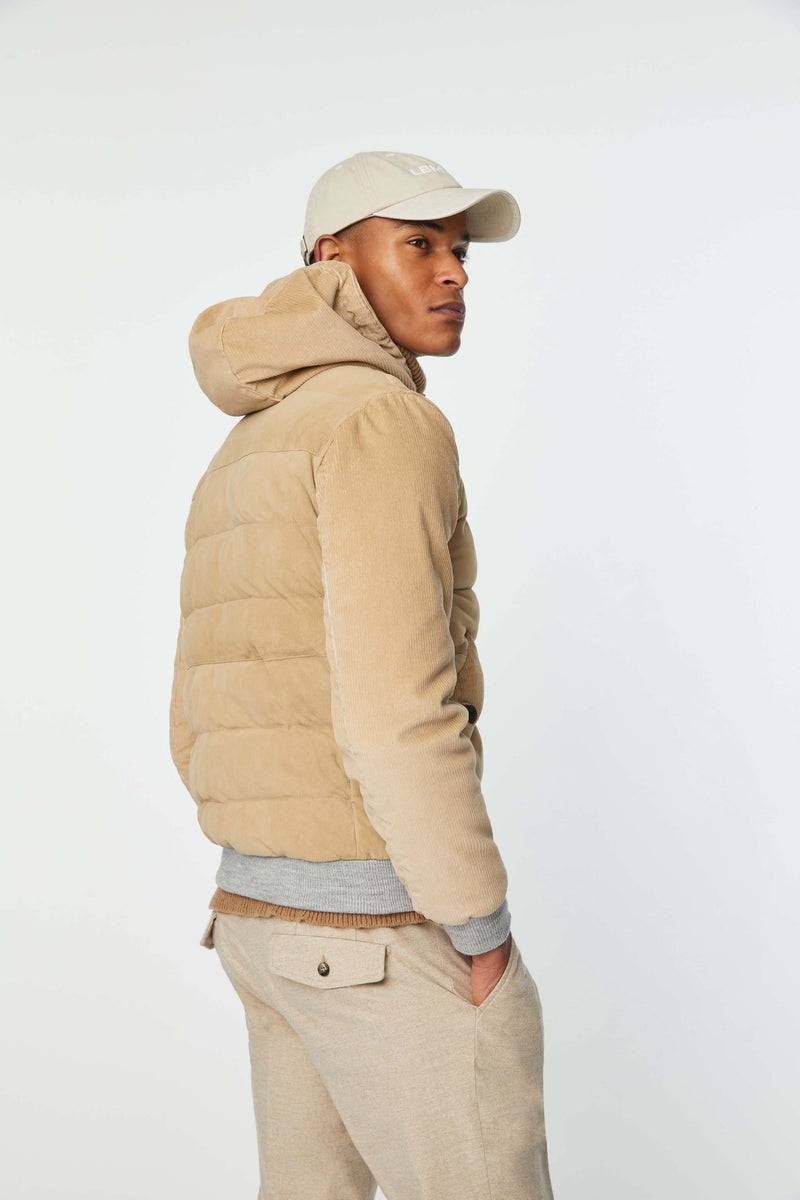 Lubiam Giubbino imbottito in suede con cappuccio nocciola Giubbino imbottito in suede con cappuccio nocciola Qualità