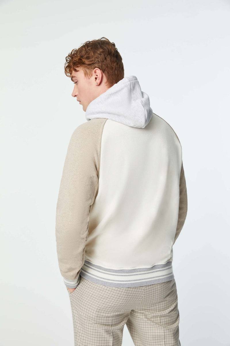 Lubiam Felpa con cappuccio e dettagli in contrasto bianco latte Felpa con cappuccio e dettagli in contrasto bianco latte Vendita