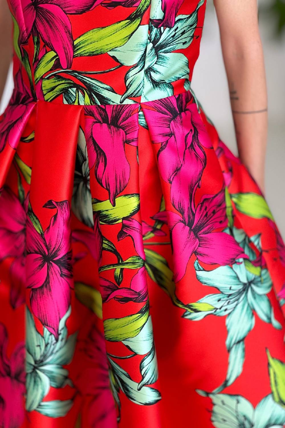 Lunatica Milano Abito Big Flower Red V Neck Back Saldi Di Fabbrica