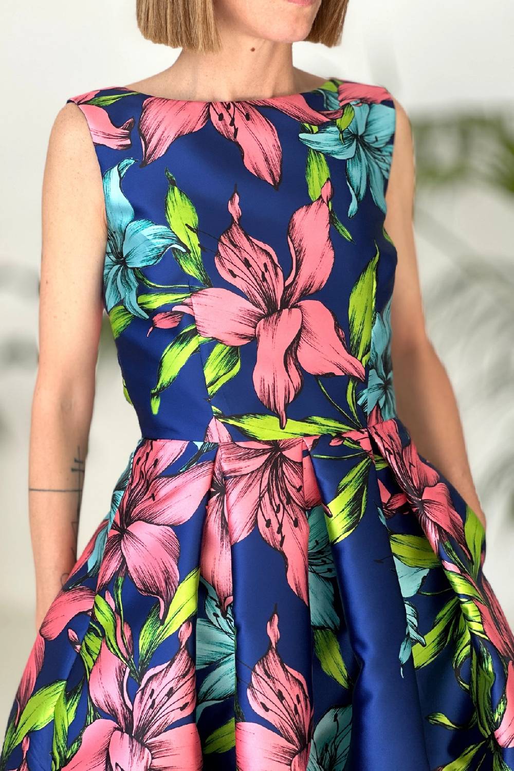 Lunatica Milano Abito Big Flower Blu V Neck Back Vendite Flash
