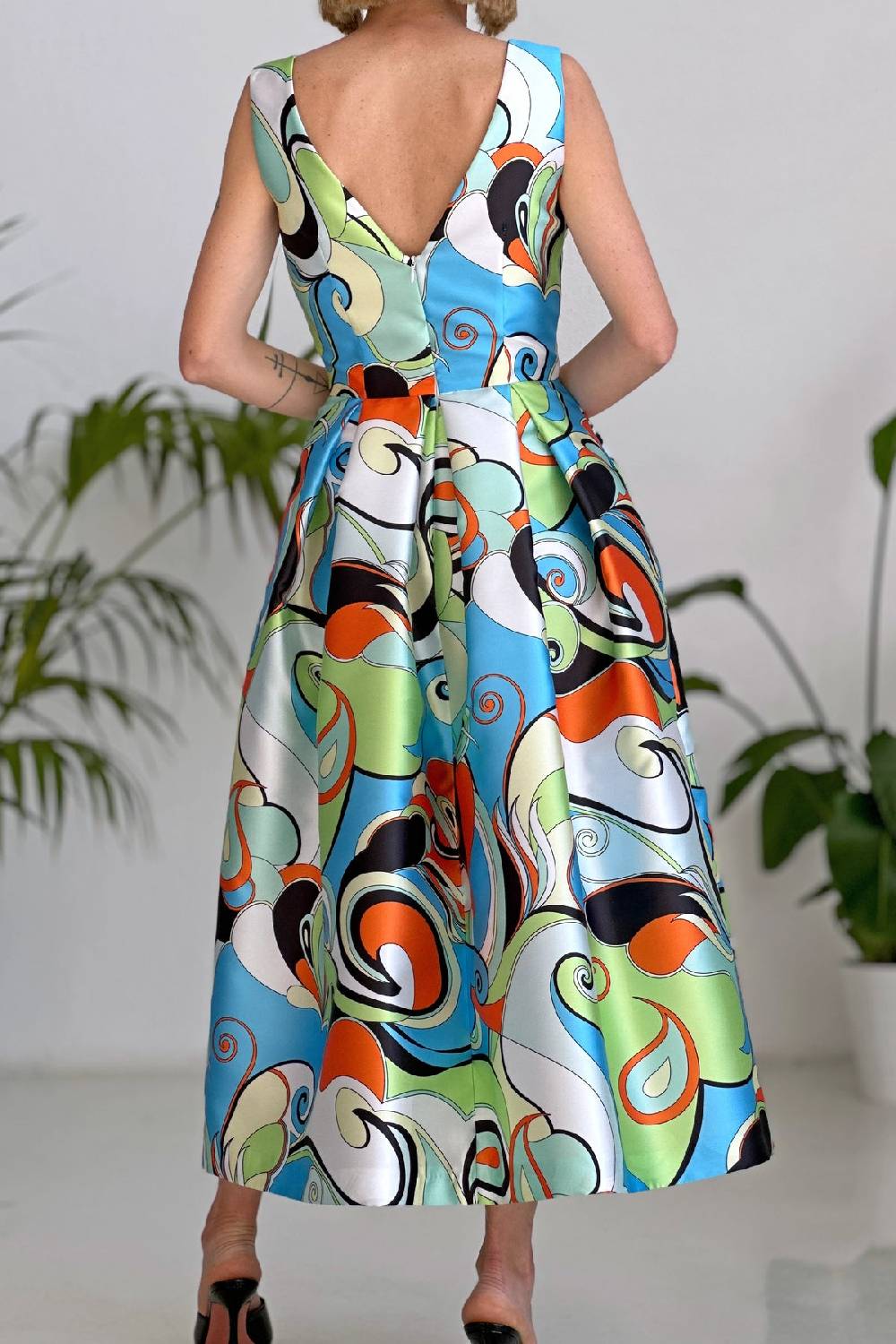 Lunatica Milano Abito Groovy Orange Green V Neck Back Negozio