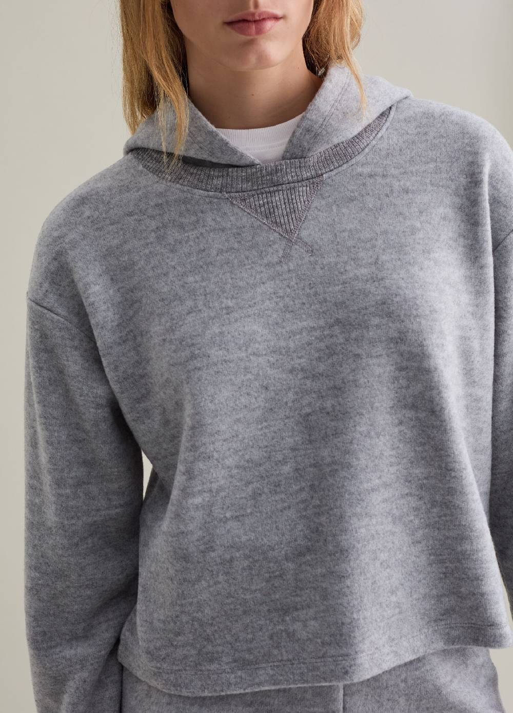 PIOMBO Top in maglia con cappuccio a maniche lunghe Acquista Ora