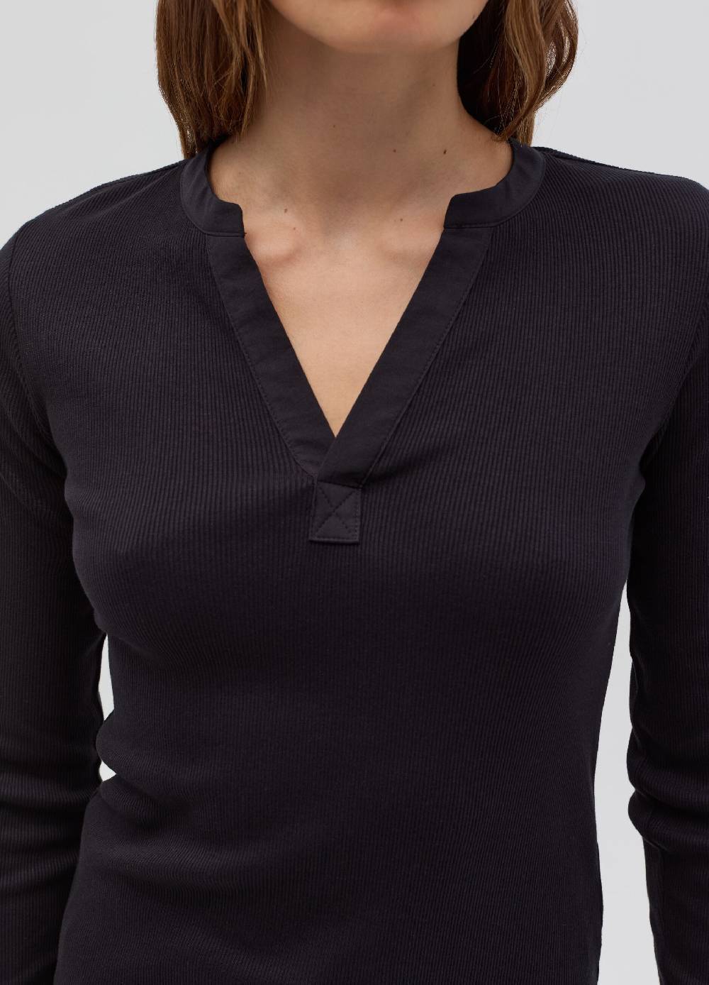 OVS T-shirt a costine sottili con scollo a V Shopping Online