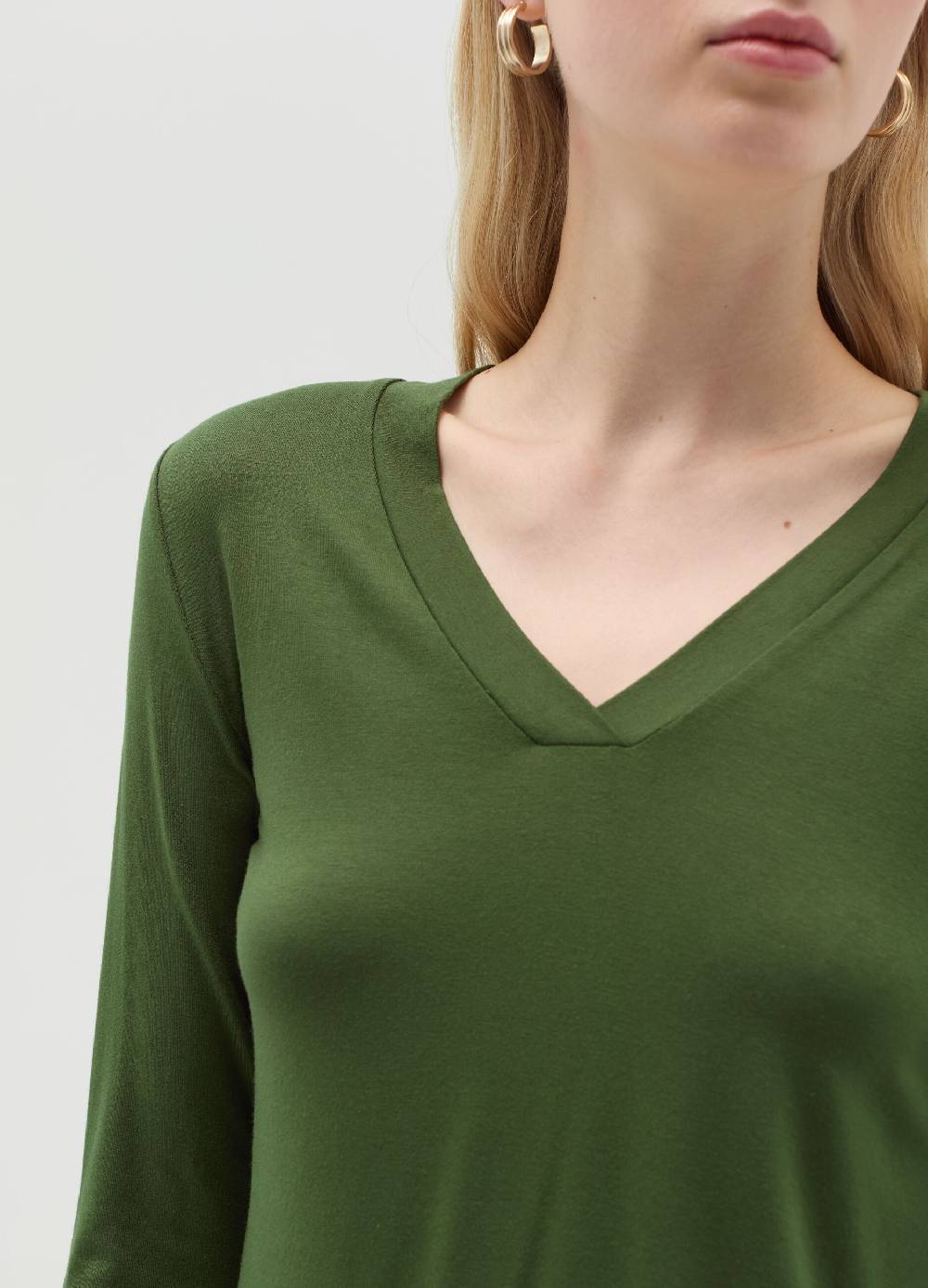 OVS T-shirt in viscosa stretch con scollo a V Online