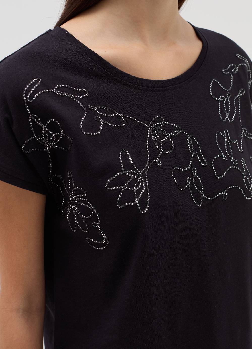 OVS T-shirt con ricamo floreale Vendita Calda