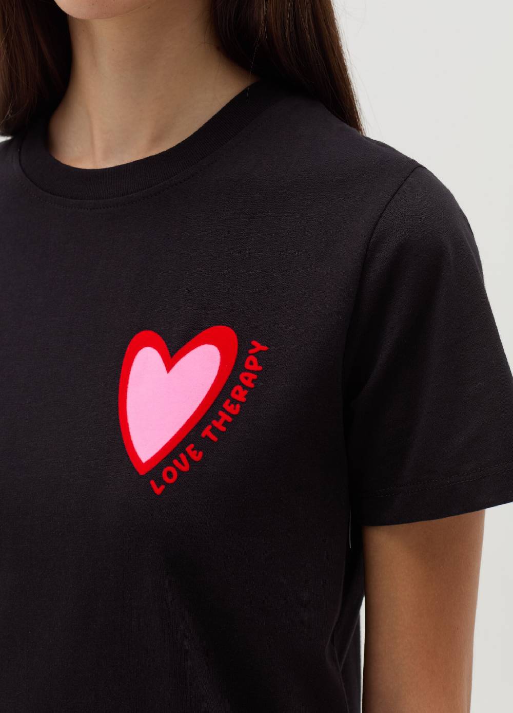 LOVE THERAPY T-shirt con stampa cuore Soddisfazione Garantita