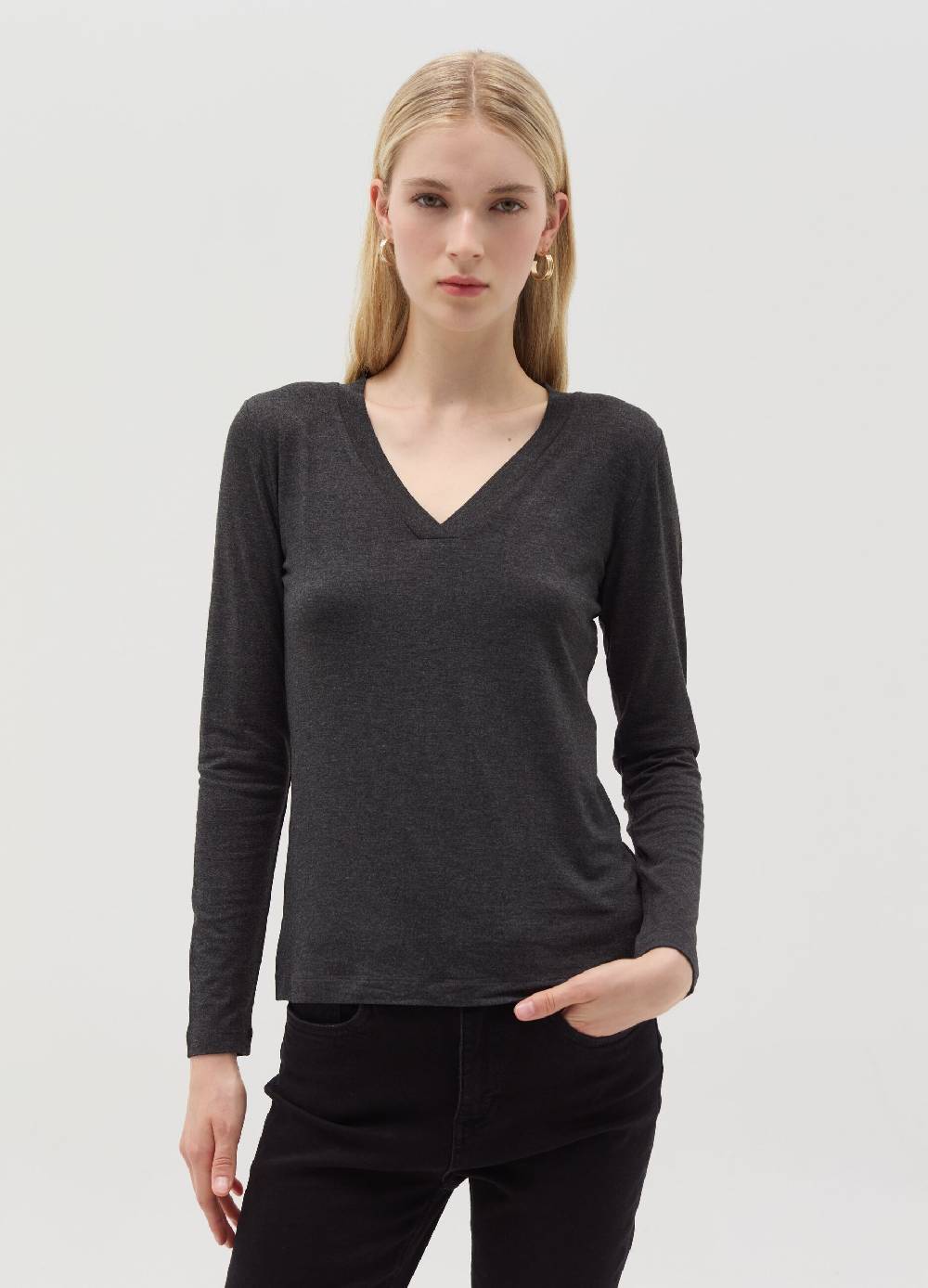 OVS T-shirt in viscosa stretch con scollo a V Offerta