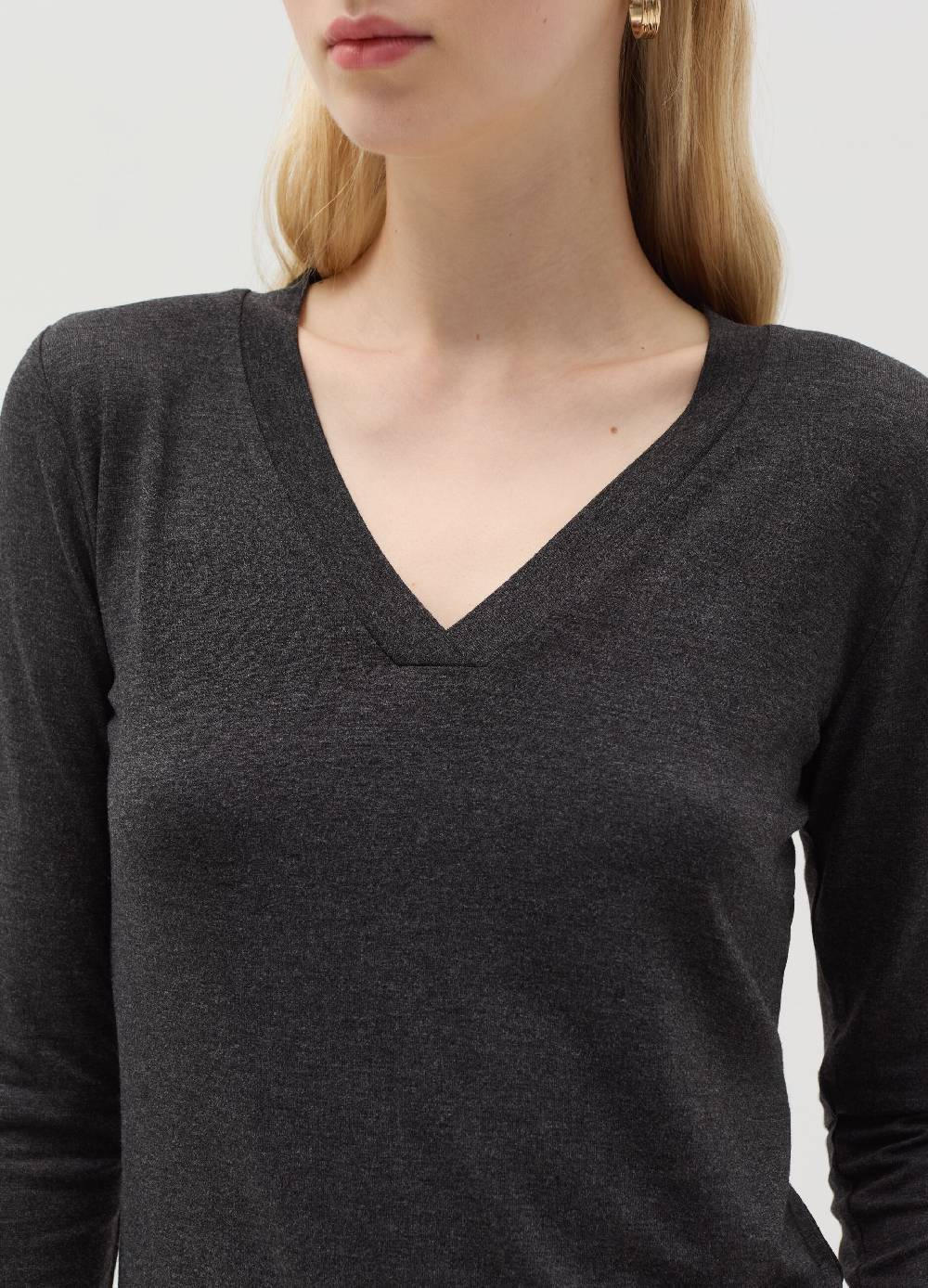 OVS T-shirt in viscosa stretch con scollo a V Offerta