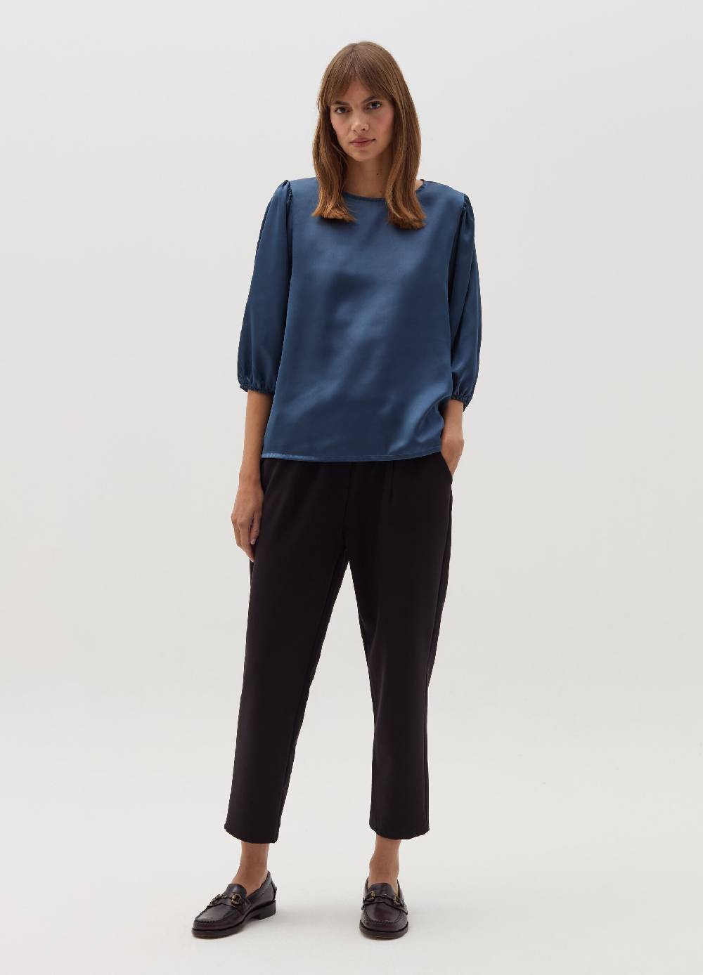 HYBRID Blusa in satin con maniche a sbuffo Negozio