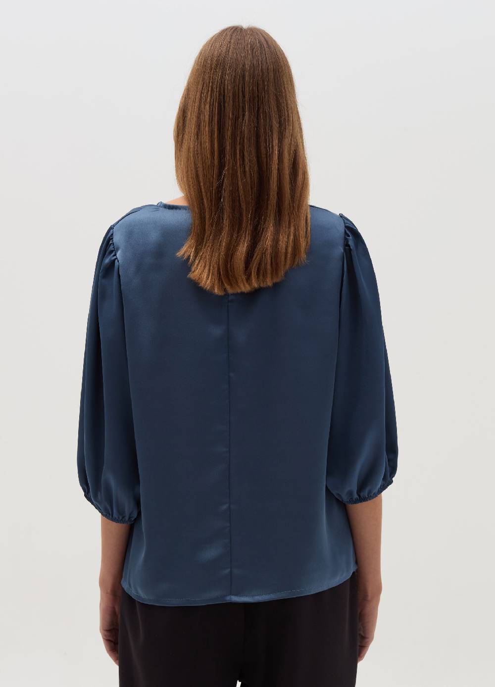 HYBRID Blusa in satin con maniche a sbuffo Negozio