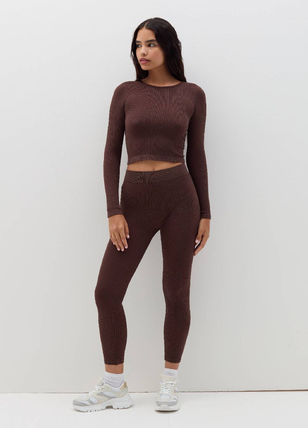 B. ANGEL T-shirt crop a costine con maniche lunghe Italia