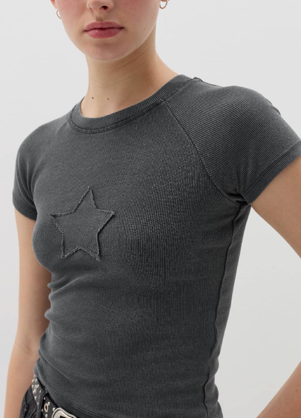 B. ANGEL T-shirt crop a costine con ricamo Consegna Veloce
