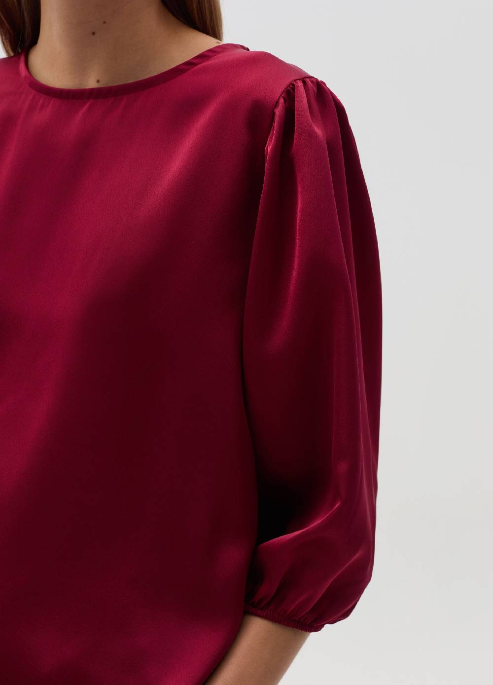 HYBRID Blusa in satin con maniche a sbuffo Saldi