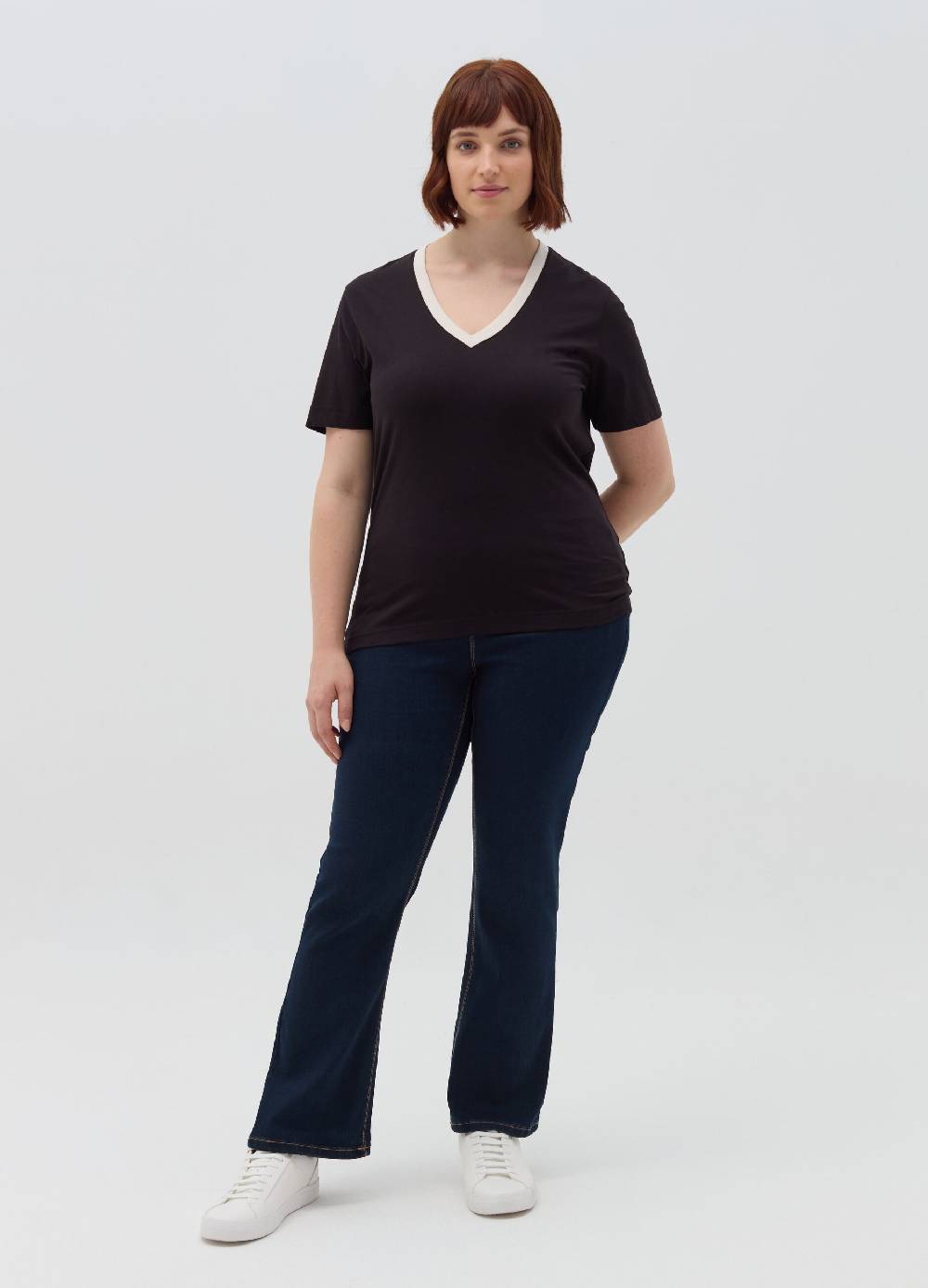 MYA T-shirt scollo a V a contrasto Curvy Moda