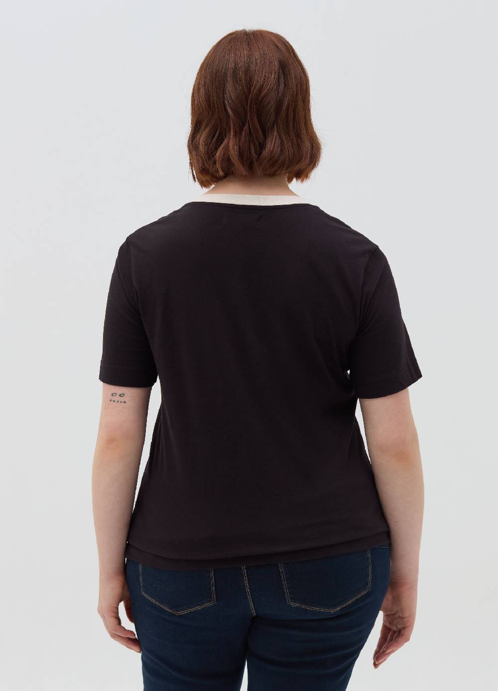 MYA T-shirt scollo a V a contrasto Curvy Moda