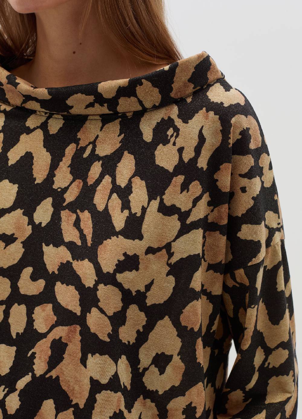 HYBRID Blusa animalier con scollo ad anello Fino Al -60%
