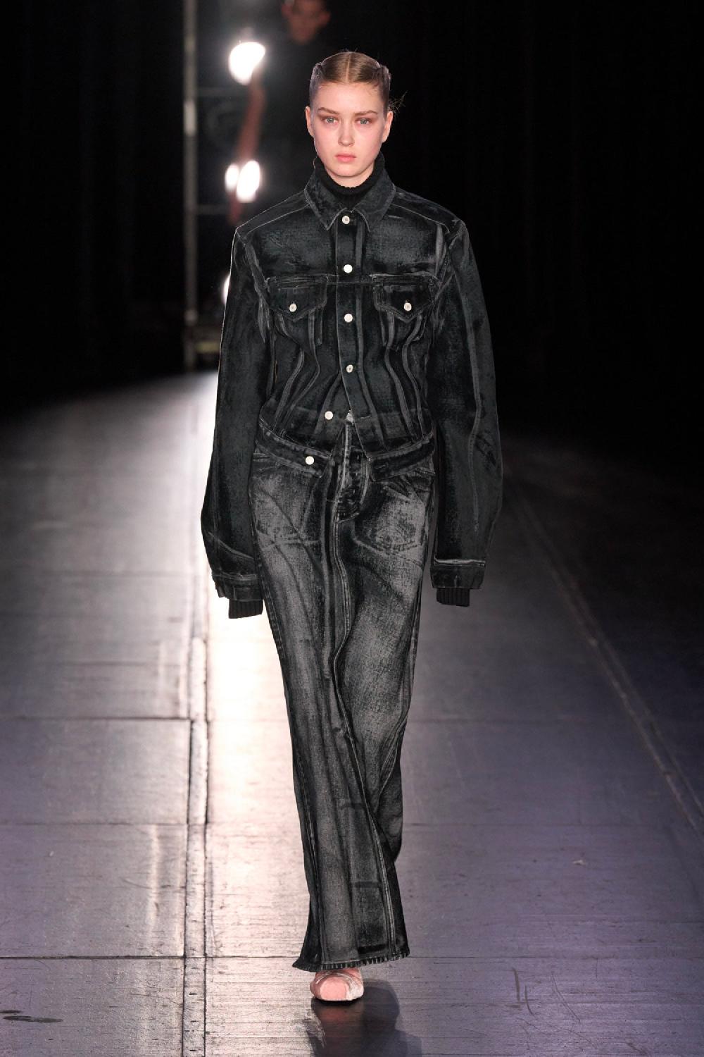 Antonioli ALAINPAUL WOMAN BLACK JACKETS Vendite Flash