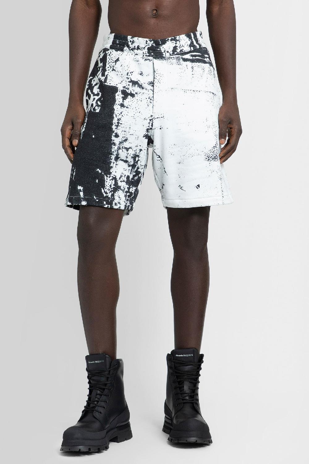 Antonioli ALEXANDER MCQUEEN MAN BLACK&WHITE SHORTS & SKIRTS Convenienza