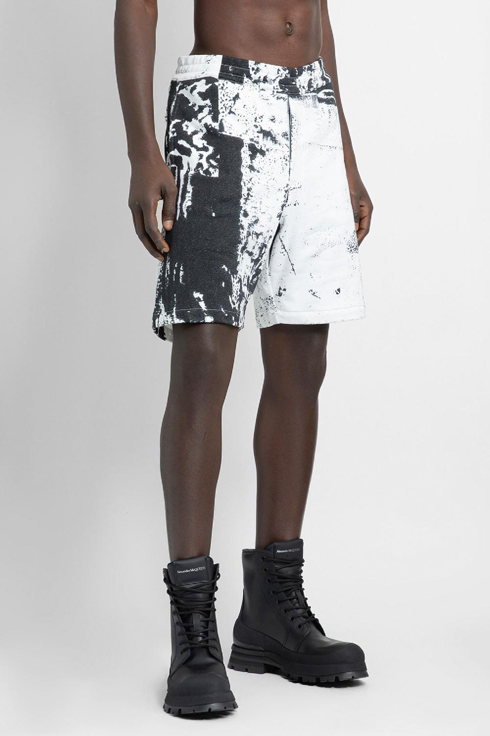 Antonioli ALEXANDER MCQUEEN MAN BLACK&WHITE SHORTS & SKIRTS Convenienza