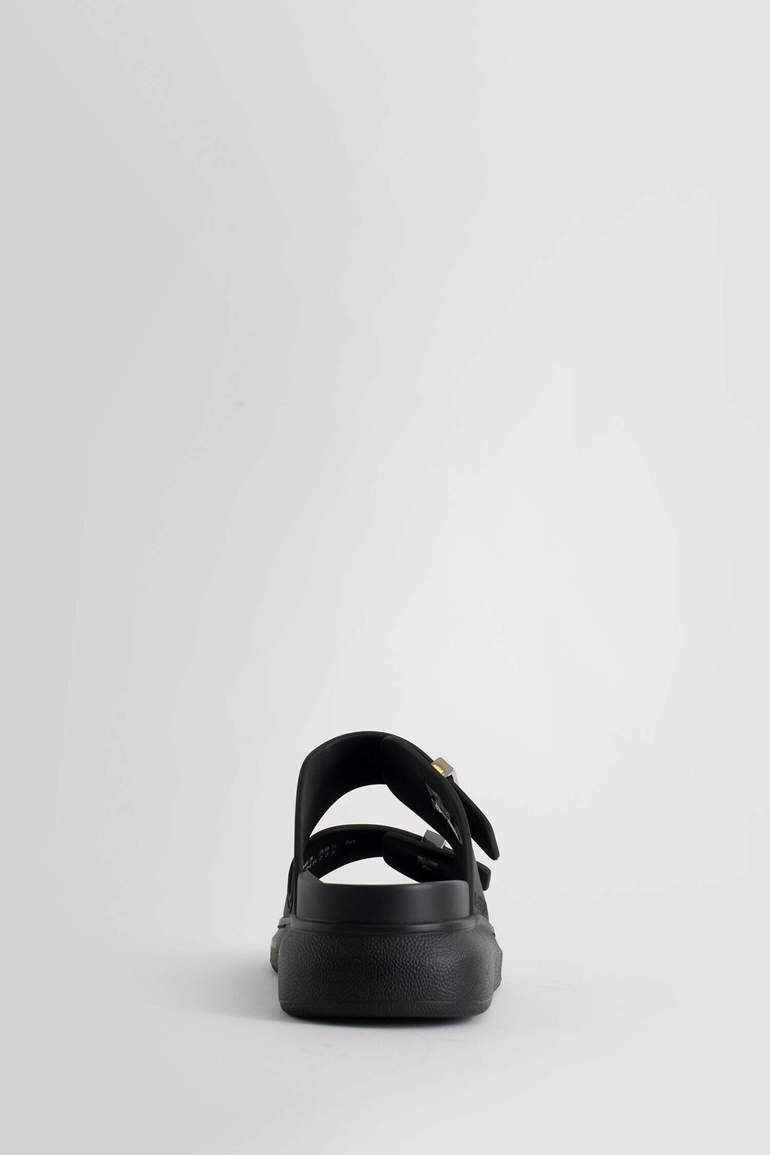 Antonioli ALEXANDER MCQUEEN WOMAN BLACK SANDALS & SLIDES Offerte