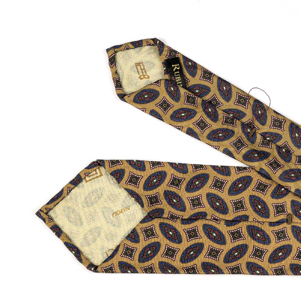 Rubinacci Cravatta in twill di seta senape con stampa geometrica Black Friday