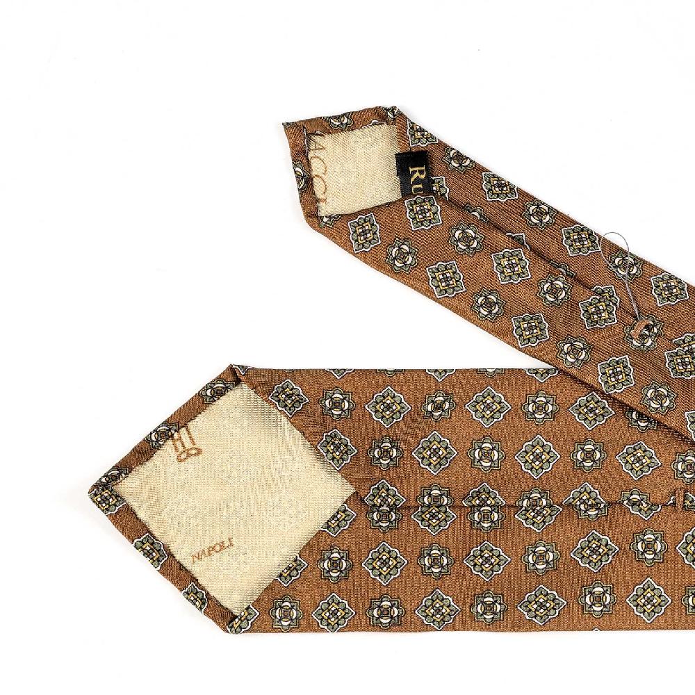 Rubinacci Cravatta in twill di seta con stampa geometrica beige Offerta Giorno del Papà