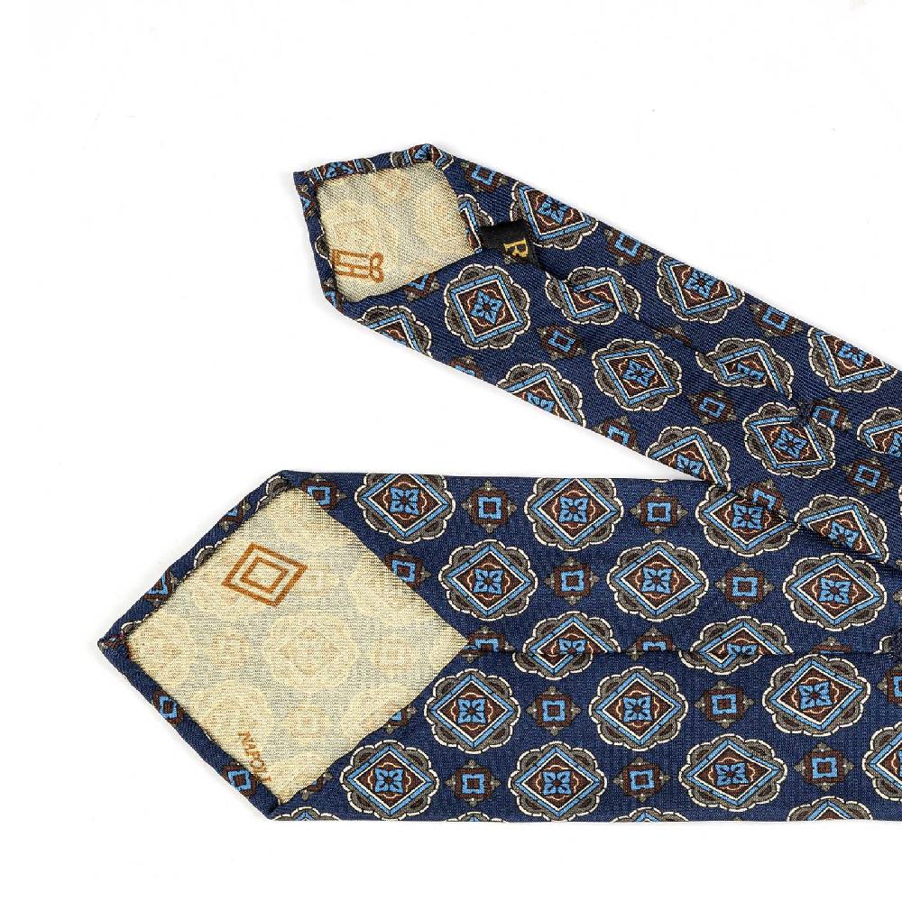 Rubinacci Cravatta in twill di seta con stampa geometrica blu Offerta Anniversario