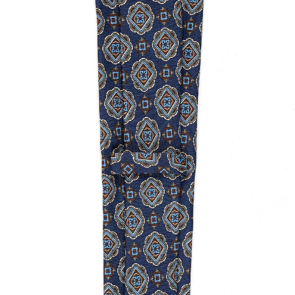 Rubinacci Cravatta in twill di seta con stampa geometrica blu Offerta Anniversario
