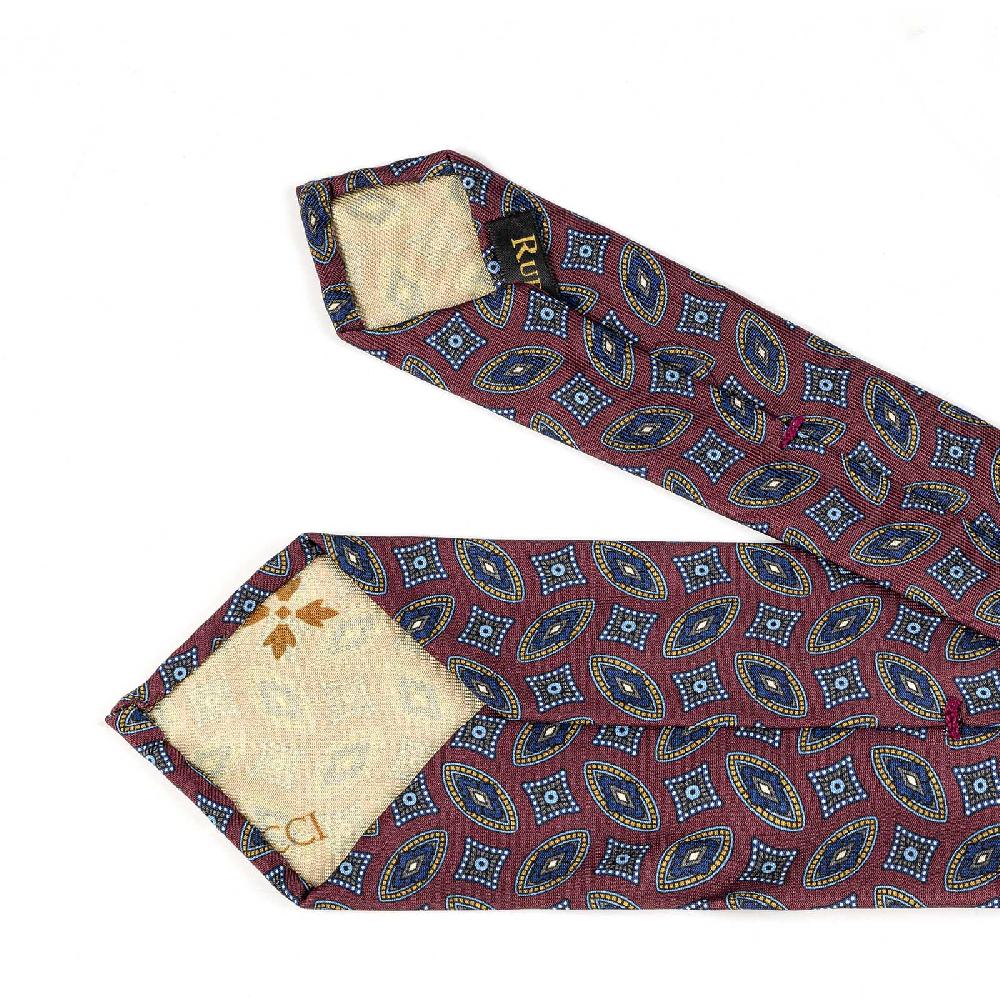 Rubinacci Cravatta in twill di seta con stampa geometrica bordeaux Comprane uno, ottenene uno gratis