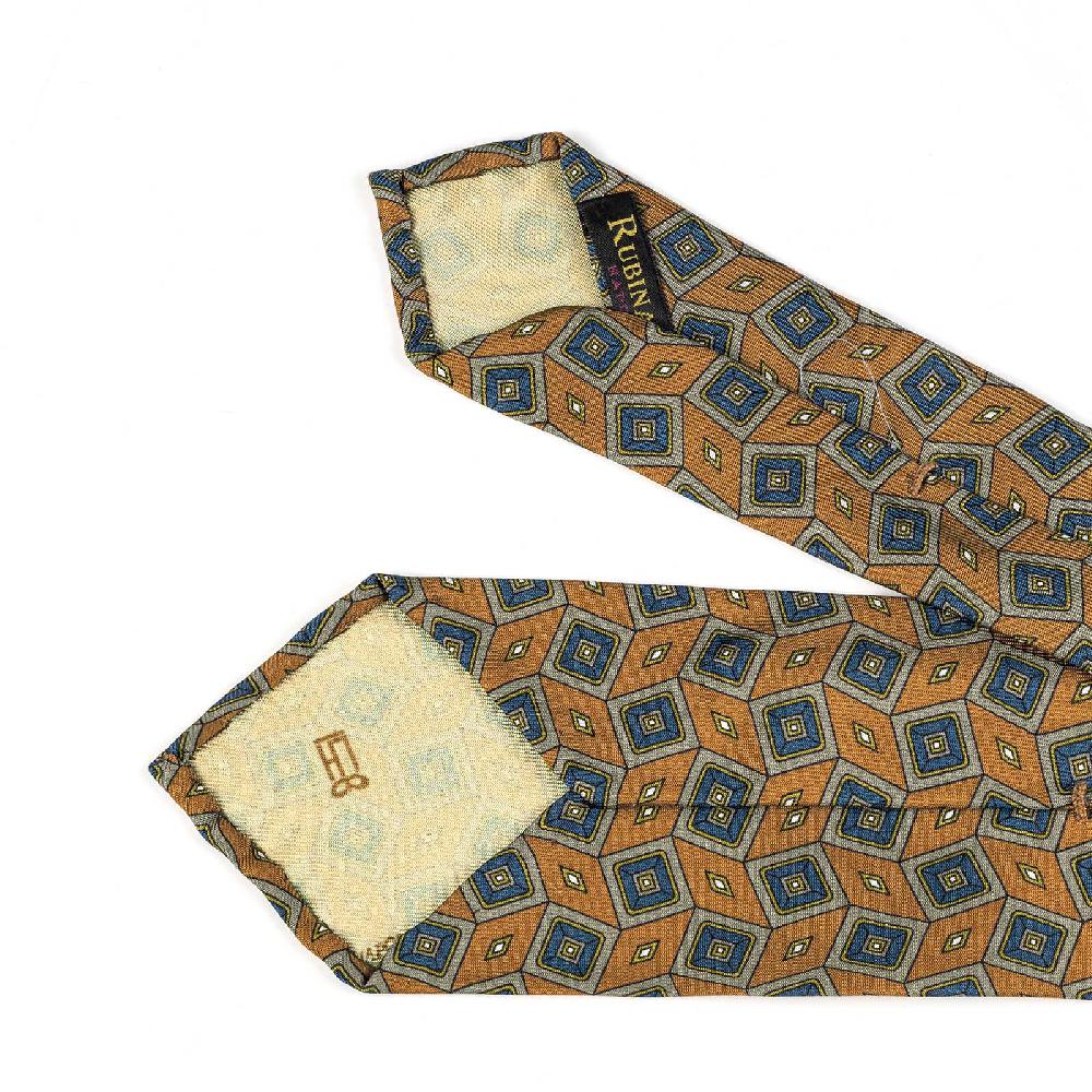 Rubinacci Cravatta in twill di seta arancio con stampa geometrica Sconti VIP