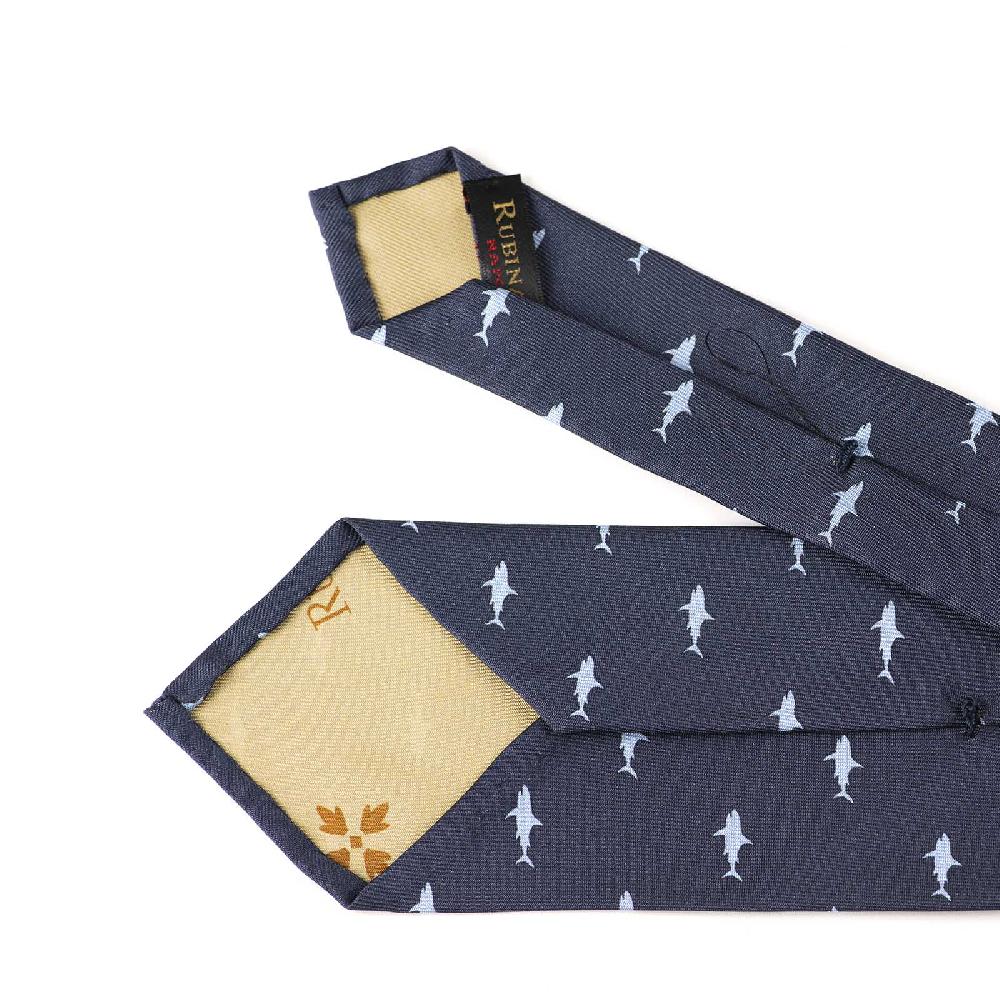 Rubinacci Cravatta in twill di seta con stampa squalo azzurro Offerta esclusiva