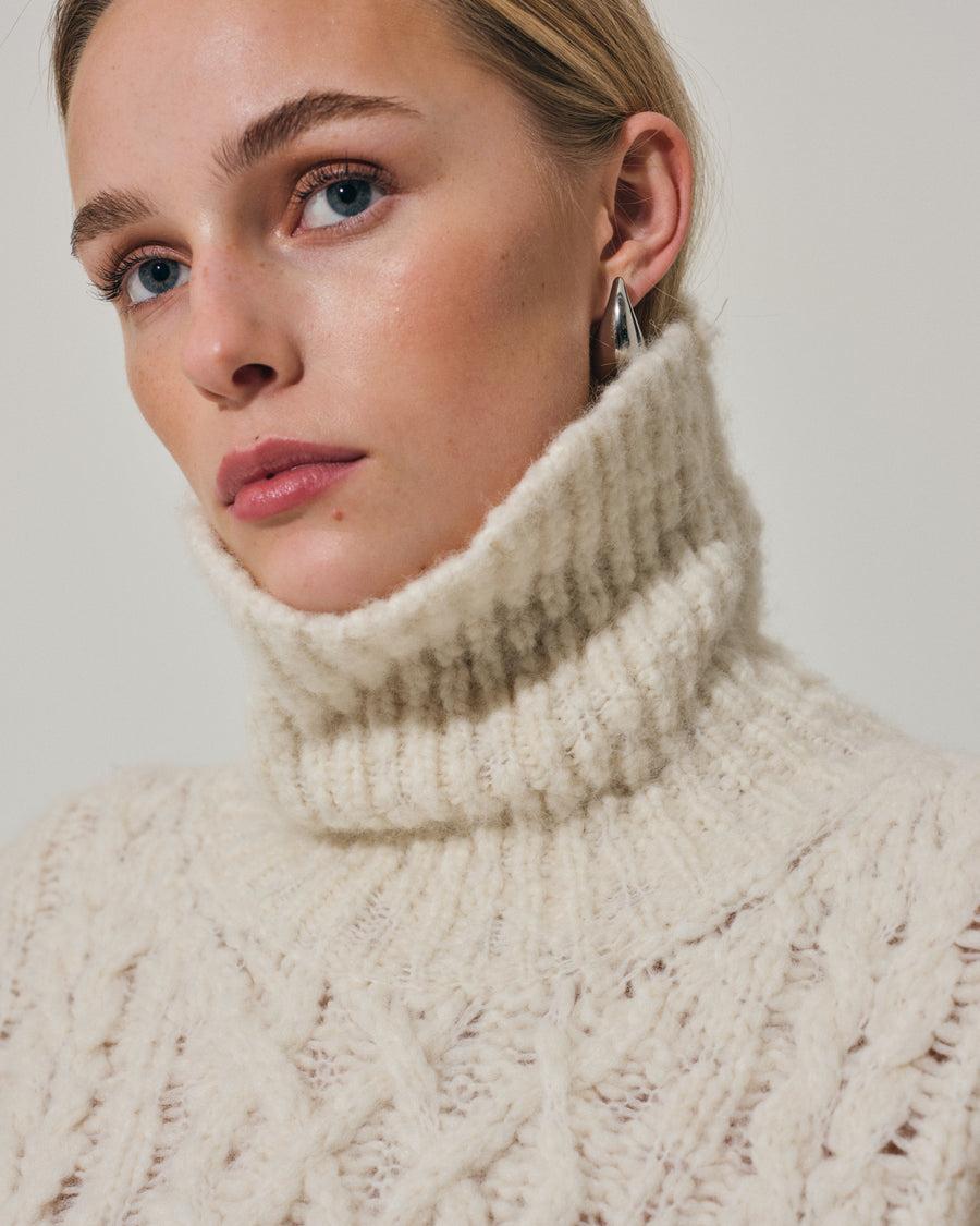 Scaglione PONCHO PUNTO ARAN MILK 2025