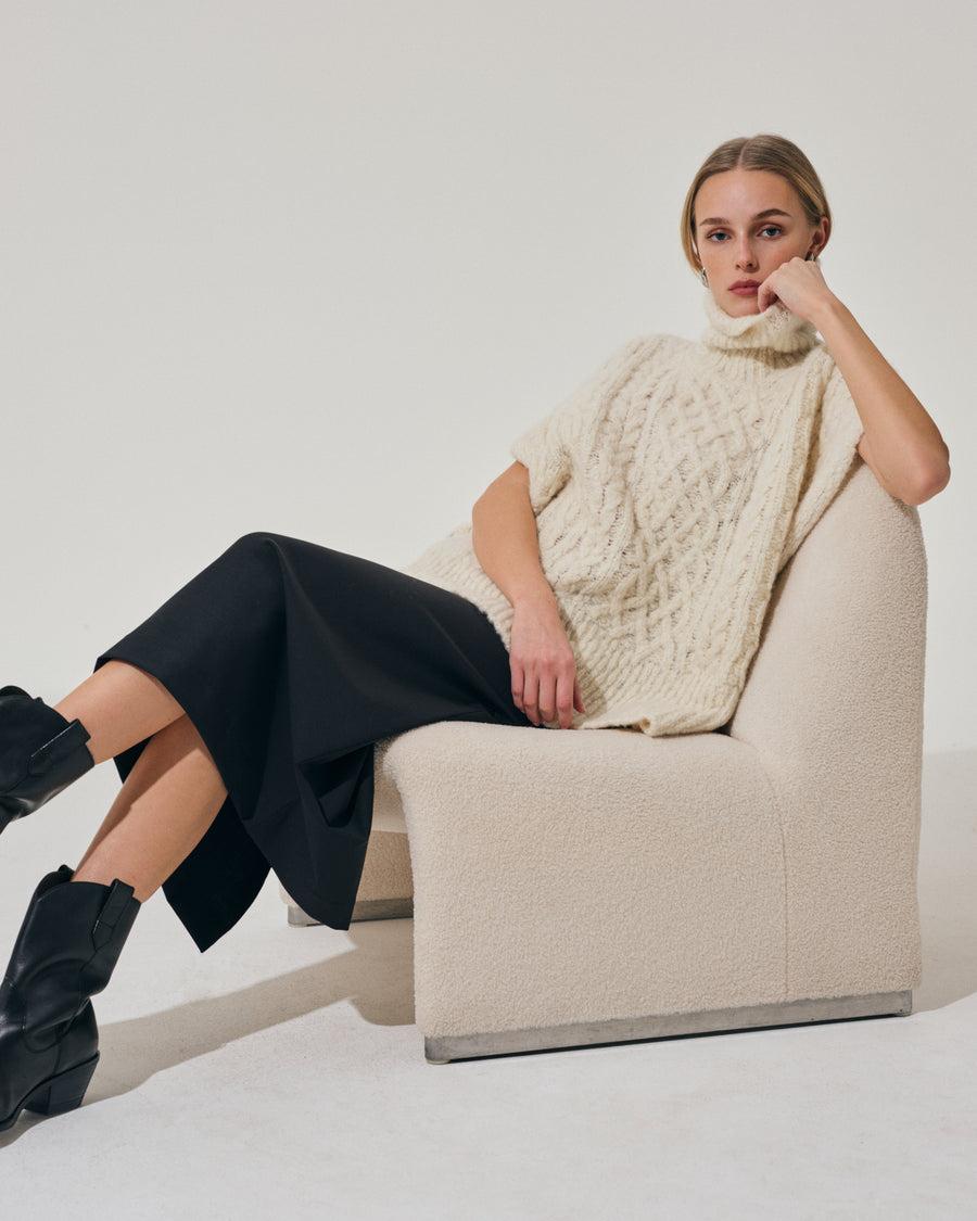 Scaglione PONCHO PUNTO ARAN MILK 2025