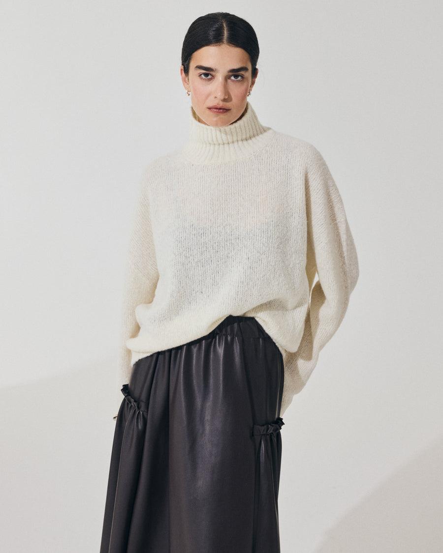 Scaglione TURTLE NECK OVER PUFFED CASHMERE MILK Prezzo Ridotto