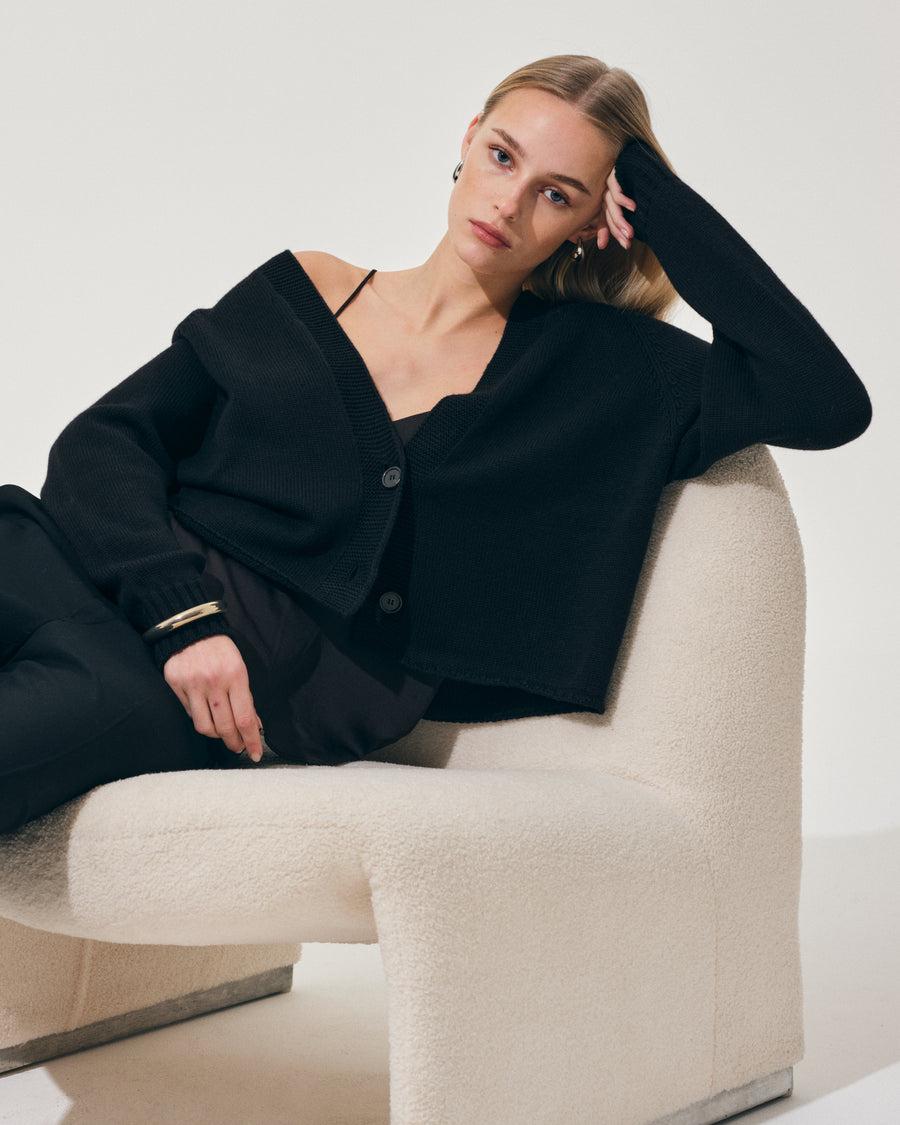 Scaglione CARDIGAN RAGLAN SEAMLESS MERINO BLACK 2025