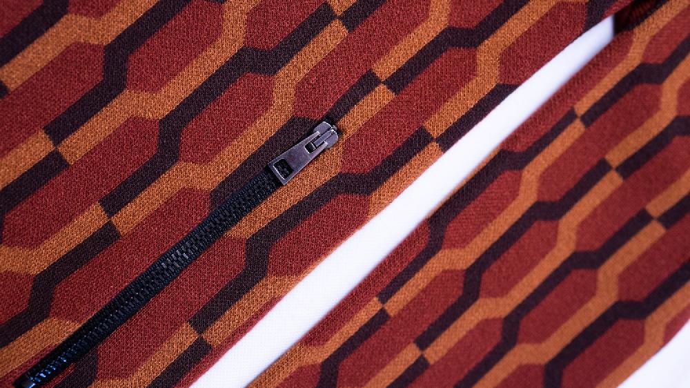Stories Milano BOMBER ZIP – MONOGRAM OBSESSION – DESERT In Vendita
